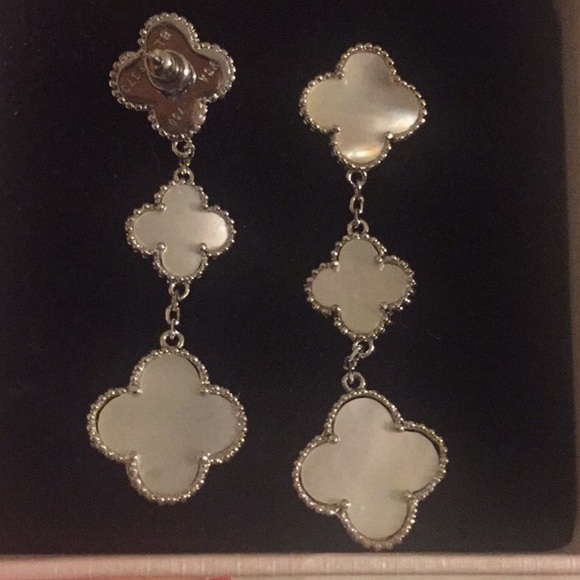 ❤️Silver Clover Designer Mother of Pearl Earrings - Picture 2 of 2